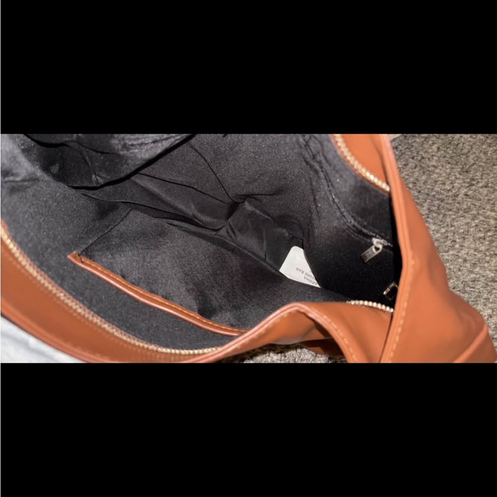 Elegant Brown Leather Shoulder Bag - Picture 3 of 4